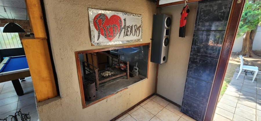 7 Bedroom Property for Sale in Flamwood North West